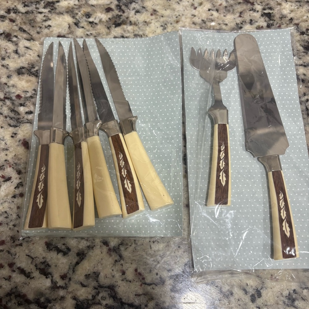 Vintage Regent Sheffield 6 Steak Knives & Pie Slicer & Fork- Woodland Leaf